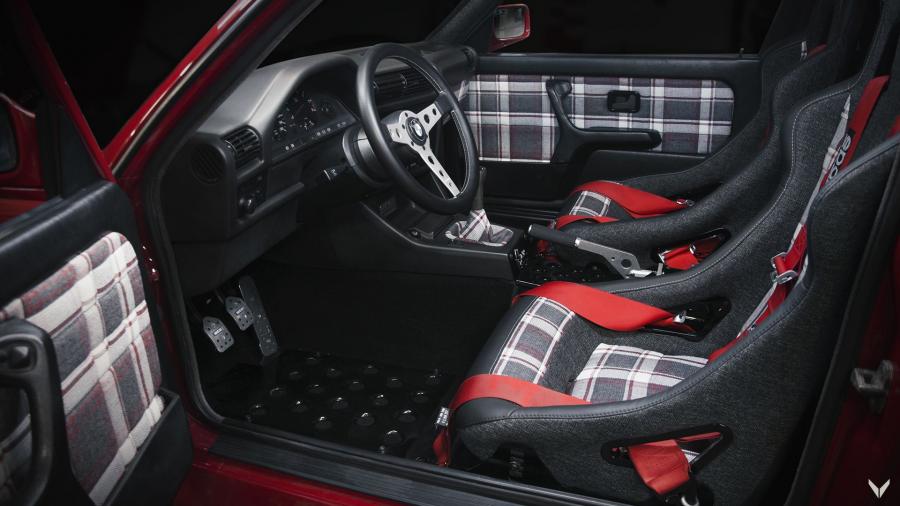 Интерьер BMW M3 by Vilner (E30) 2018 года  (фото 25 из 25)